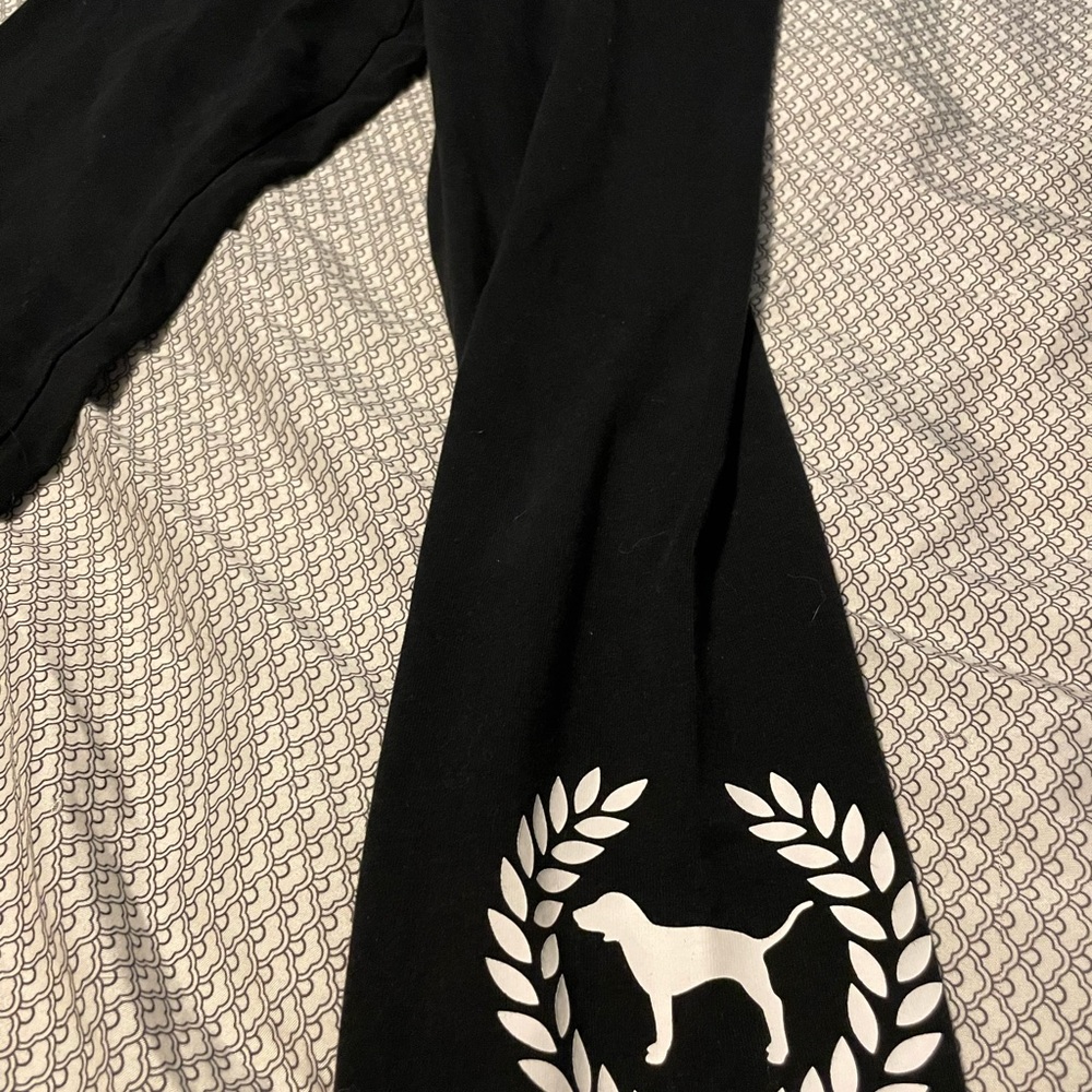 Selling these PINK leggings they are still in good condition - Picture 2 of 4